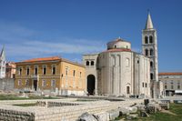 Machen Sie einen Stadtbummel in Zadar.