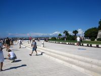 Machen Sie einen Stadtbummel in Zadar.